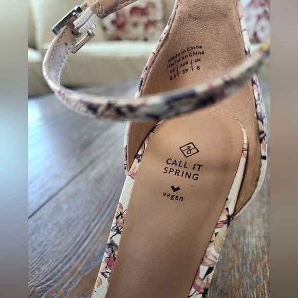 EUC Call It Spring Vegan Leather Floral Women's Heels Size 8.5 - Picture 7 of 8